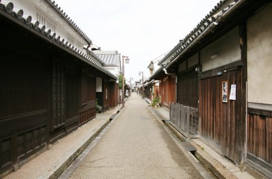奈良の伝統的な古い町並み　奈良の風景