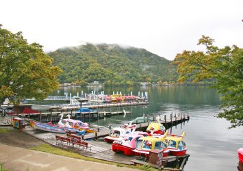 秋の中禅寺湖　栃木の風景