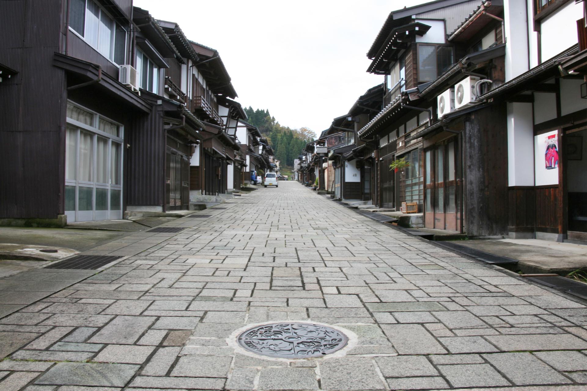 八尾の伝統的な町並み　富山の風景