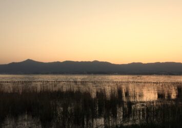 夕暮れの琵琶湖の風景　滋賀の風景