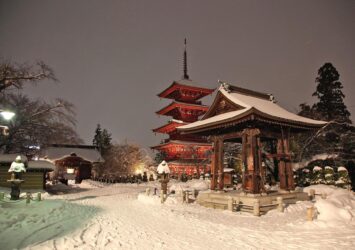 雪の夜の最勝院　青森の冬の風景