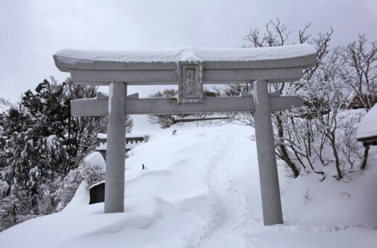 冬の弥彦山山頂　新潟の風景
