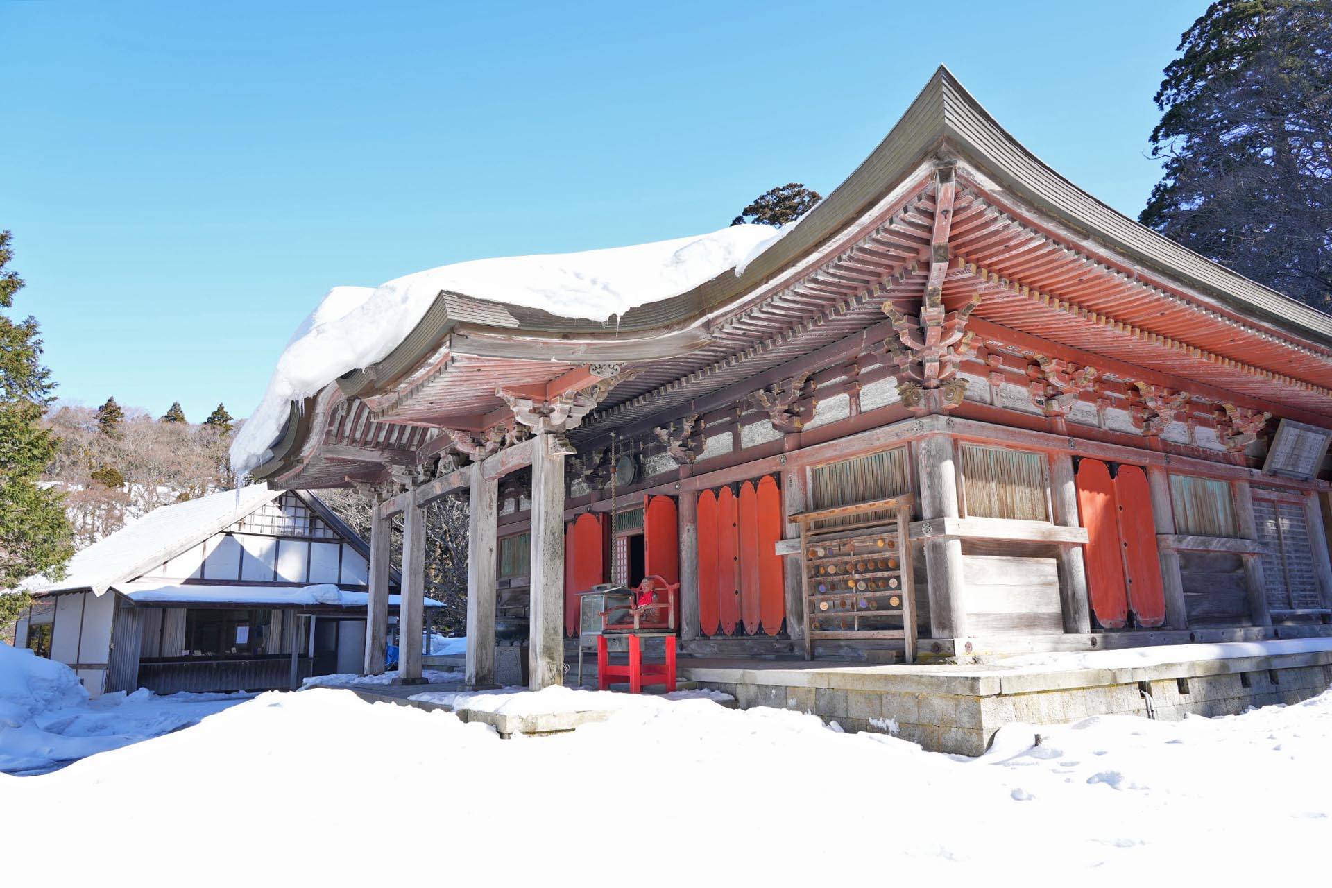 雪の大山寺　鳥取の風景