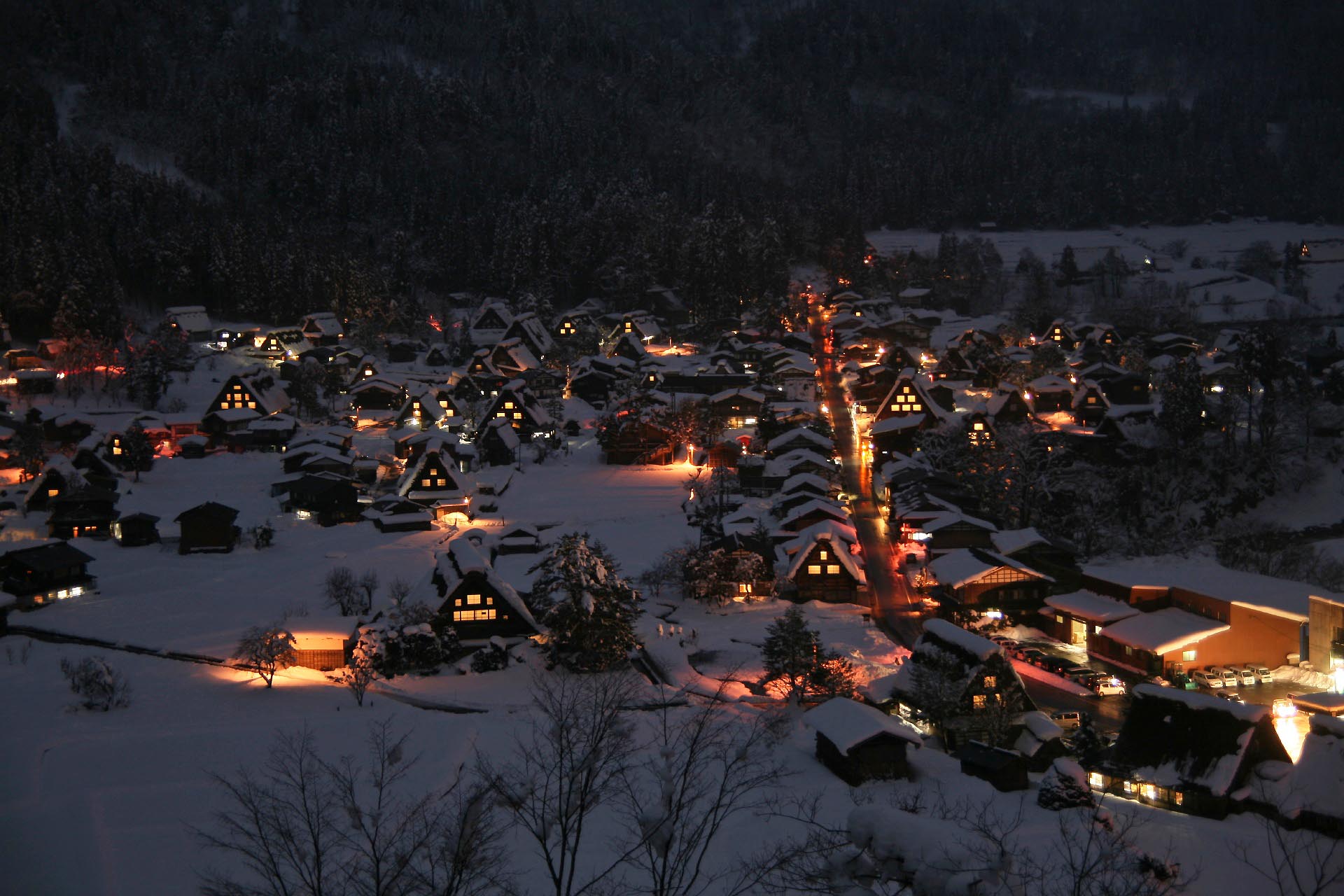 雪の夜の白川郷　岐阜の風景