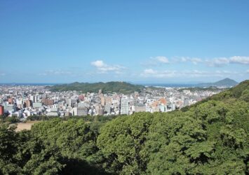 松山城から見る松山の町並みと瀬戸内海　愛媛の風景
