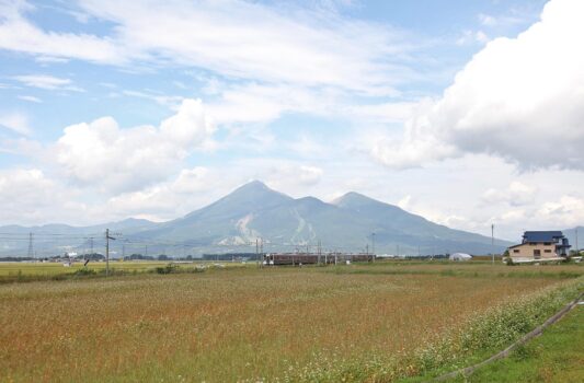 会津　磐梯山と磐梯西線　福島の風景