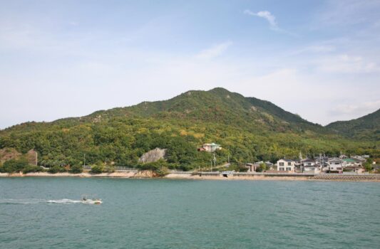 海から見る小豆島　香川の風景