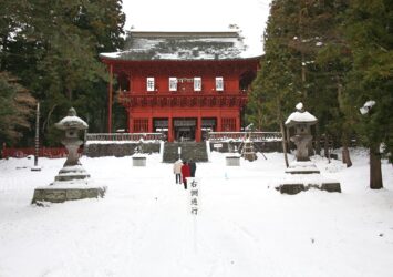 雪の中の岩木山神社　年末の青森の風景