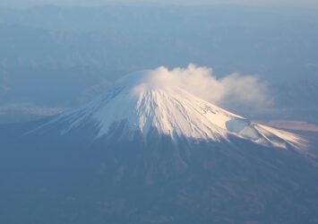 空から見る富士山　静岡上空　静岡の風景