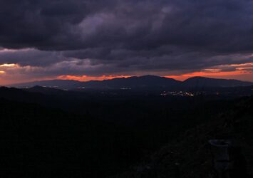 夕暮れの奥吉野の絶景　奈良の風景