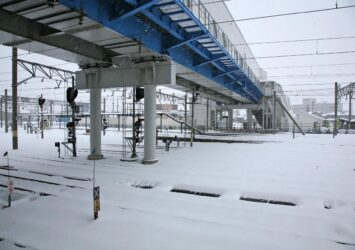 雪の直江津駅　新潟の風景