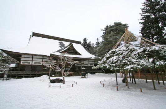 雪の中尊寺　岩手の冬の風景