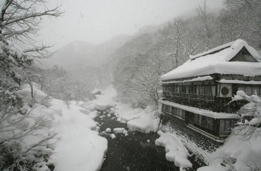 雪の宝川温泉　群馬の冬の風景