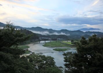 大洲の風景　夏の夕暮れの肱川　愛媛の風景