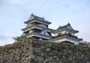 夏の夕暮れの大洲城　夏の愛媛の風景