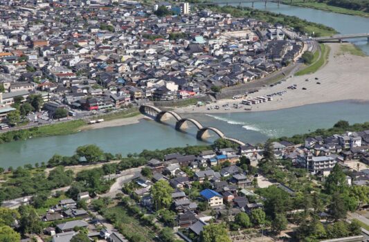 岩国城から見る錦帯橋　山口の風景