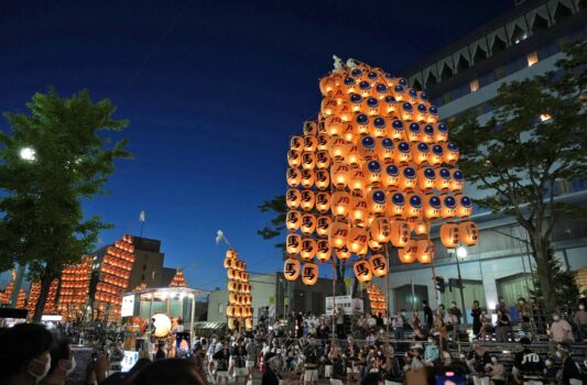 秋田竿燈まつり 夏の夜の秋田の風景　秋田の夏祭り