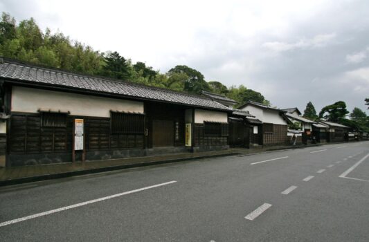 夏の塩見縄手　島根・松江の城下町　夏の雨の松江の武家屋敷　島根の風景