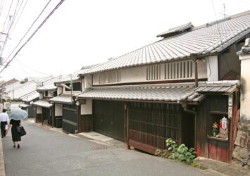 奈良の伝統的な町並み　夏の奈良の風景