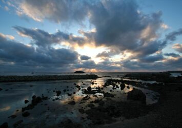 冬の夕暮れの佐渡　新潟の風景