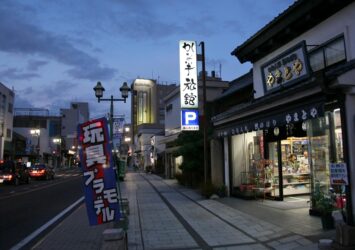 夏の夕暮れの栃木の町並み　夏の栃木の風景　栃木の古い町並み