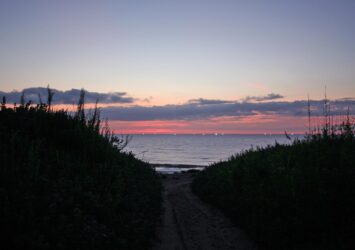 夕暮れの空と日本海　石川の風景