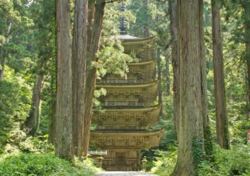 羽黒山五重塔　夏の山形の風景