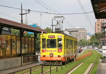 路面電車の走る風景　熊本の風景