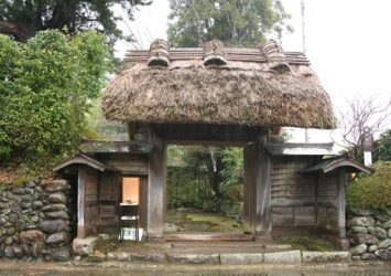 入来麓武家屋敷群の茅葺門　鹿児島の風景