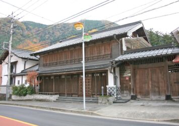 伝統的な家屋のある風景　奥多摩の風景　東京の風景