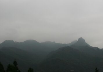 霧と上州の山々　群馬の風景