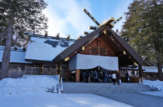 雪の中の北海道神宮　冬の札幌　冬の北海道の風景