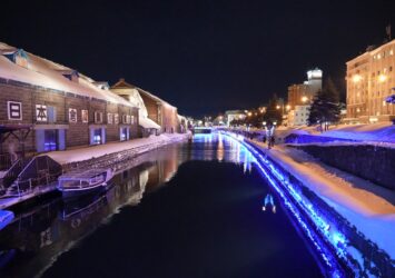 冬の夜の小樽運河　冬の北海道の風景