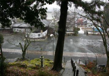 雨の丹波篠山　春日神社　兵庫の風景