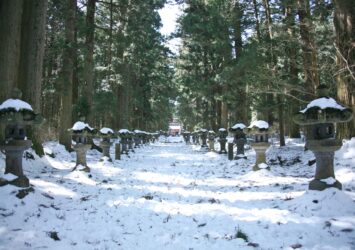 雪の積もる北口本宮冨士浅間神社　山梨の風景