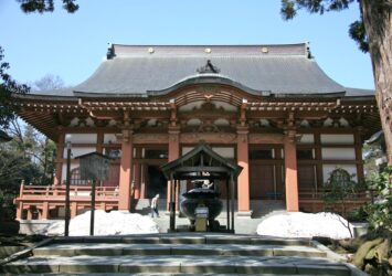 春の乙宝寺　新潟の風景
