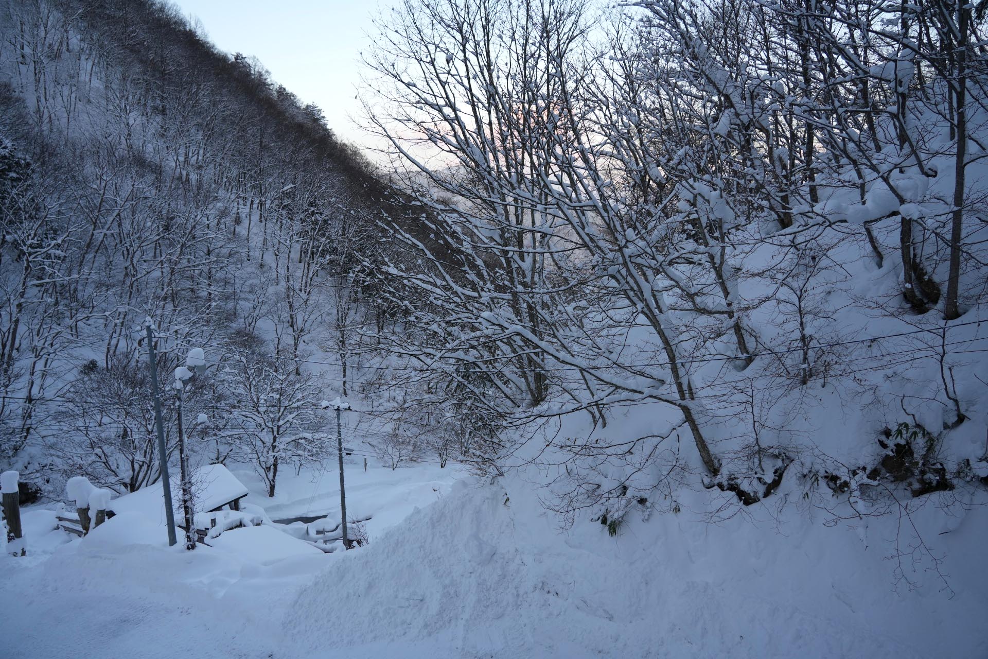 冬の新高湯温泉「吾妻屋旅館」から見る風景　冬の山形の風景