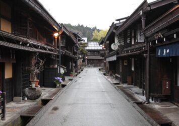 春の雨の日　飛騨高山の町並み　春の岐阜の風景