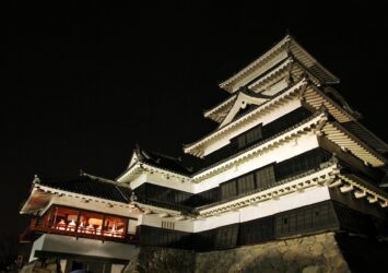 夜の松本城　長野の風景