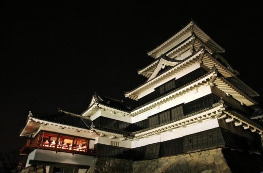 夜の松本城　長野の風景
