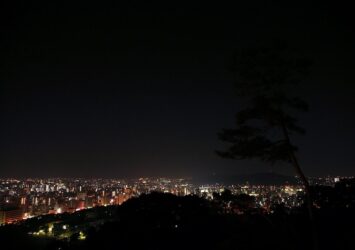 夜の愛媛城から見る松山の街並み　愛媛の風景