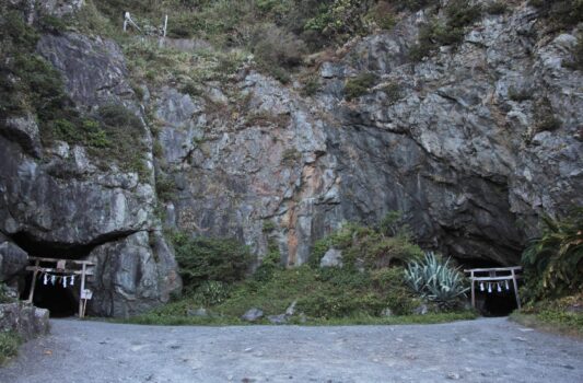 御厨人窟と神明窟　室戸岬の風景　高知の風景