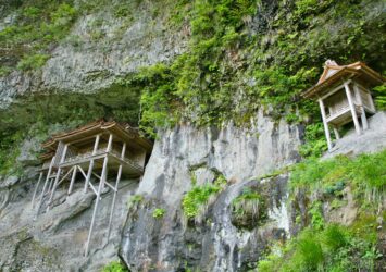 三徳山三佛寺投入堂　鳥取の風景　一度は見たい日本の風景