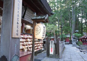 夏の夕暮れの北口本宮冨士浅間神社　山梨の夏の風景