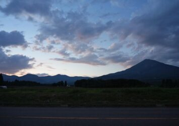 夏の夕暮れの磐梯山　会津　夏の福島の風景