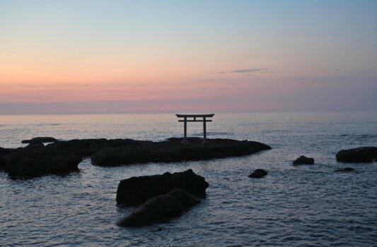 夏の朝の大洗磯前神社　茨城の夏の風景