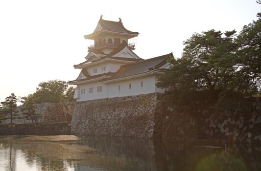 夕暮れの富山城　富山の風景