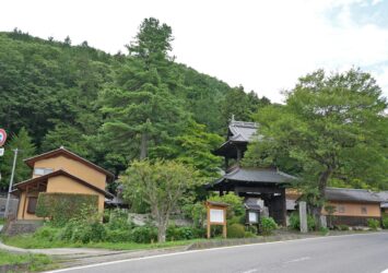 夏の和田宿の風景　信定寺　夏の長野の風景