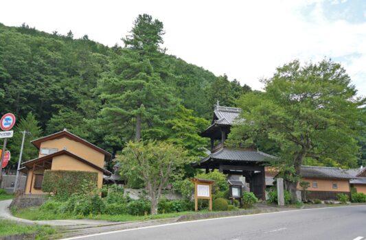 夏の和田宿の風景 信定寺 夏の長野の風景