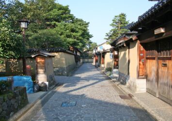 金沢の伝統的な古い町並み　長町武家屋敷跡　石川の風景